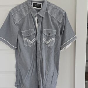 Buckle Gray Short-Sleeve Button Down Shirt with White Stitching